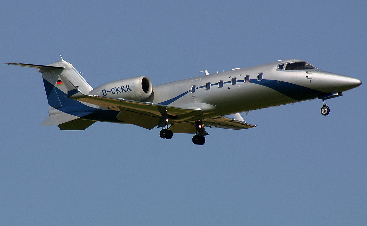 Learjet 60; representative family photograph, exact configuration may differ.
