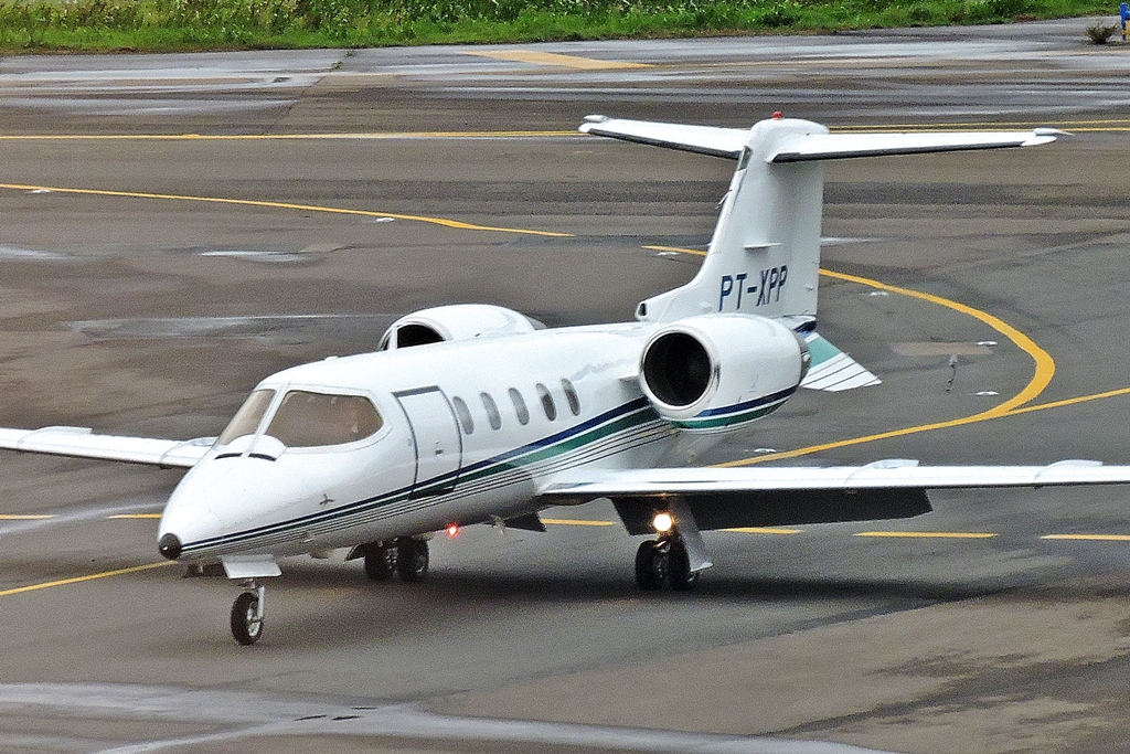 Learjet 31; representative family photograph, exact configuration may differ.