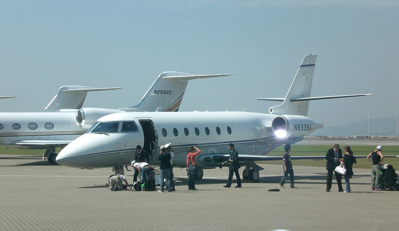 Gulfstream G200; representative family photograph, exact configuration may differ.