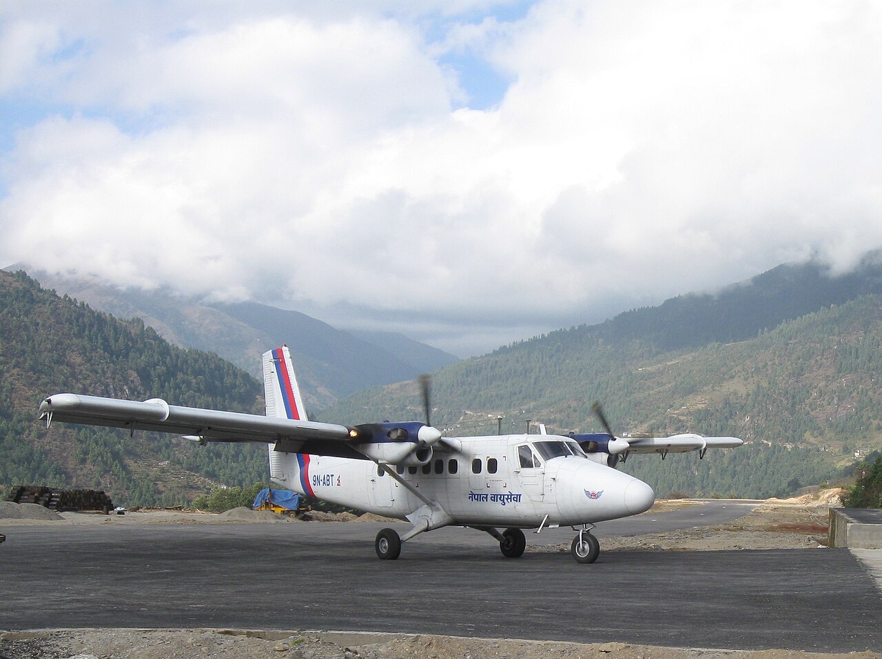 Twin Otter Series 300 — earlier variant than Classic 300-G.